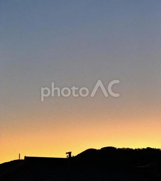 冬の夕暮れ空 夕暮れ,夕焼け,日没の写真素材