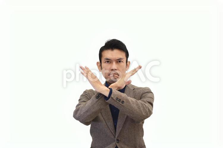 バツのサインを出す男 ノー,バツ,ポーズの写真素材