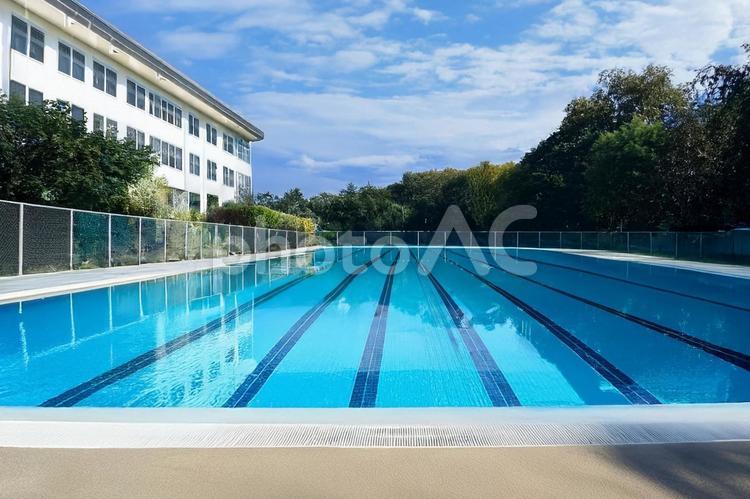 学校のプール プール,屋外プール,学校の写真素材