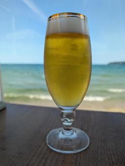 ビール ビール ビール,グラスビール,海の写真素材