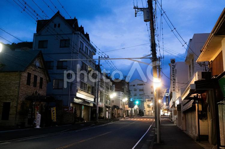 早朝の湯河原・明店街 明店街,めいてんがい,湯河原町の写真素材