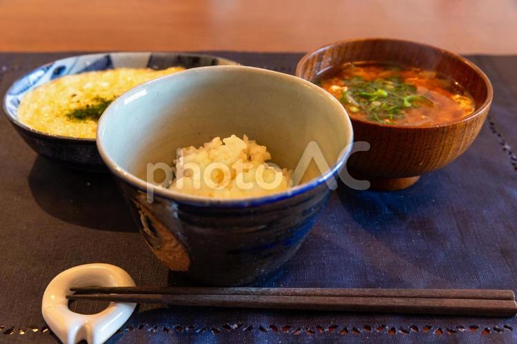 とろろご飯と味噌汁の朝食 ご飯,味噌汁,朝食の写真素材