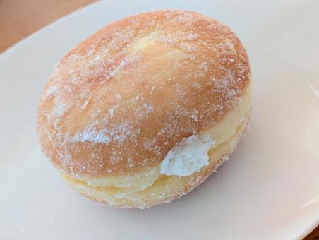 ホイップクリームドーナツ2 ホイップクリームドーナツ2の写真