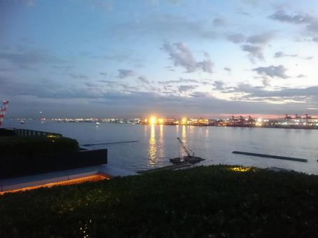 夕暮れの港 夕暮れの港の写真