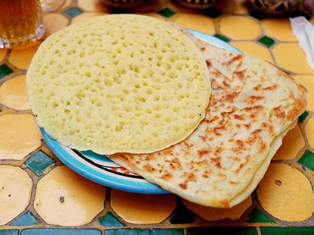 モロッコの朝食のバグリールとムスンメン モロッコの朝食のバグリールとムスンメン バグリール,ムスンメン,ムサンメンの写真素材