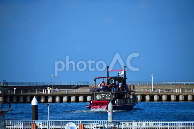 何処へ行くの 船,海,休みの写真素材