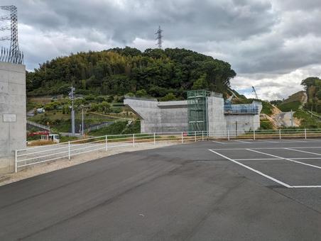 工事中の道路橋脚 工事中の道路橋脚の写真