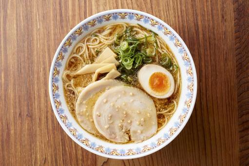 背脂醤油ラーメン 背脂醤油ラーメンの写真