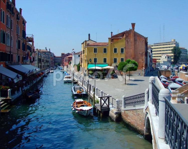 水路と街並み　イタリア・ベネチア（ユネスコ世界文化遺産） ベネチア,水路,街並みの写真素材