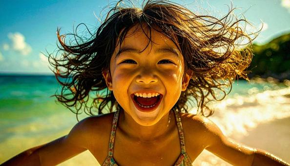 夏休み、海水浴で笑顔で遊ぶ子供 夏休み、海水浴で笑顔で遊ぶ子供の写真