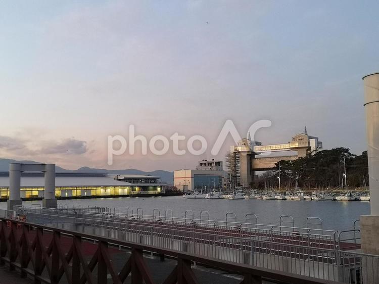 早朝の沼津港　大型展望水門　びゅうお 港,海,観光の写真素材