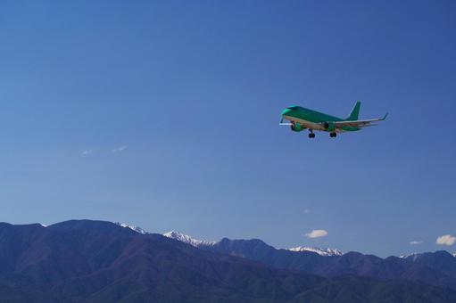 飛行機と青空 飛行機と青空 飛行機,旅客機,ジェット機の写真素材