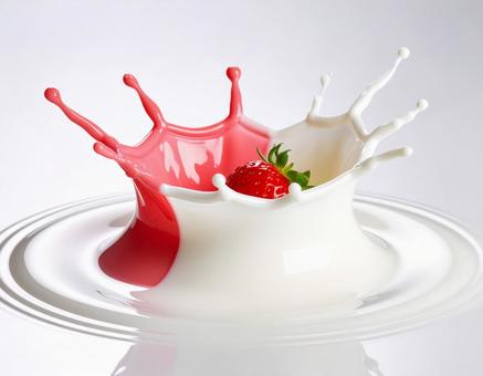 イチゴミルクのミルククラウン イチゴミルクのミルククラウンの写真