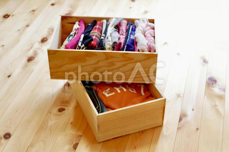 ワイン箱収納のススめ２ 収納,diy,エコの写真素材