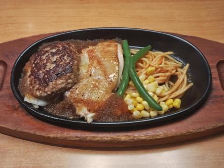ミックスグリル(ハンバーグ・チキン) ミックスグリル(ハンバーグ・チキン)の写真