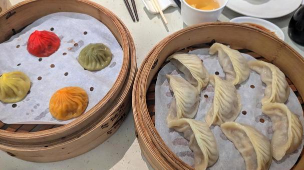 金品茶樓のカラフルな小籠包と蒸し餃子 金品茶樓のカラフルな小籠包と蒸し餃子の写真