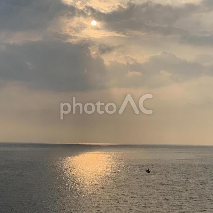 伊東の朝の海 伊東,伊豆,朝の写真素材