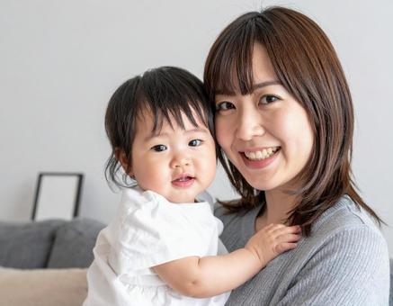 子どもと母親 子どもと母親の写真