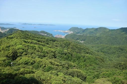 青い海と緑豊かな山並みの絶景 山,海,青空の写真素材