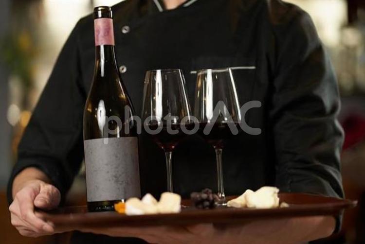 レストランで働くアジア人の男性	 男性,アルバイト,レストランの写真素材