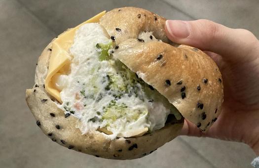 黒ゴマチーズバーガー 黒ゴマチーズバーガーの写真