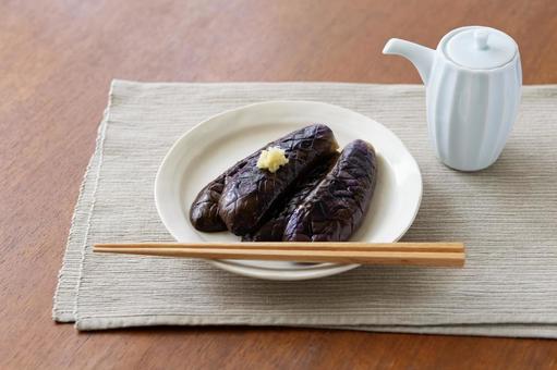 焼きナス+箸+醤油差し 焼きナス+箸+醤油差し 焼きなす,茄子,おかずの写真素材