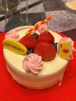 誕生日ケーキ 誕生日ケーキ 誕生日,ケーキ,ショートケーキの写真素材