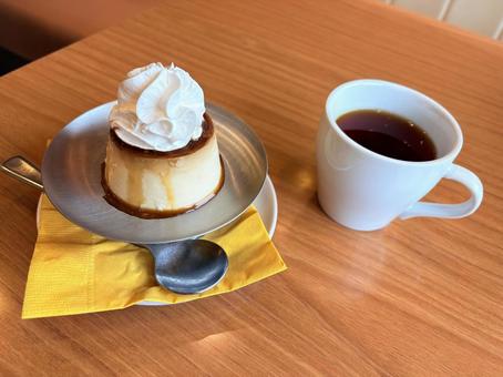プリンと紅茶の午後ティータイム プリンと紅茶の午後ティータイム プリン,紅茶,スイーツの写真素材