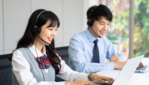 ヘッドセットをつけて通信教育・英会話教室 ヘッドセットをつけて通信教育・英会話教室の写真