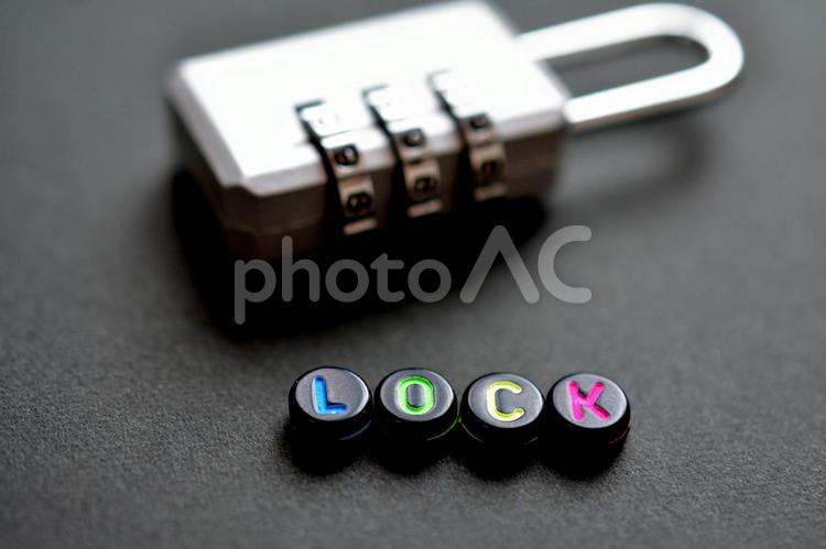 ＬＯＣＫ（ロック）　カギを掛けるイメージ 鍵,カギ,ロックの写真素材