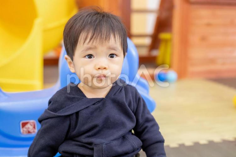 保育園／託児所／キッズカフェで遊ぶ男の子 保育園,幼稚園,託児所の写真素材
