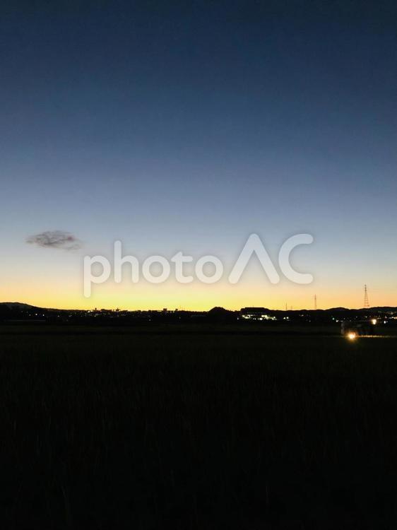 夕焼け残る秋の空 秋,秋空,夕方の写真素材