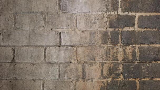 苔むしたレンガの壁 ボロボロ,レンガ,壁の写真素材