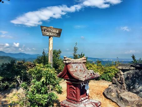 石尊山の山頂 石尊山の山頂 石尊山,山頂,祠の写真素材