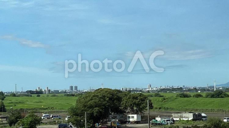 青空と草木の境界線 空,草木,建物の写真素材