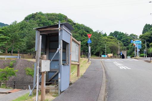 昼間のかえる島の駐車場 昼間のかえる島の駐車場 駐車場,駐輪場,無人の写真素材
