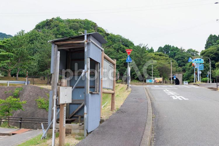 昼間のかえる島の駐車場 駐車場,駐輪場,無人の写真素材