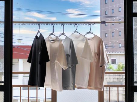 洗濯物 洗濯物 洗濯物,tシャツ,青空の写真素材