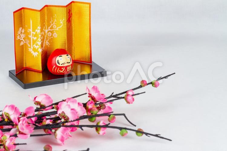 必勝達磨と梅の花 達磨,小物,受験の写真素材