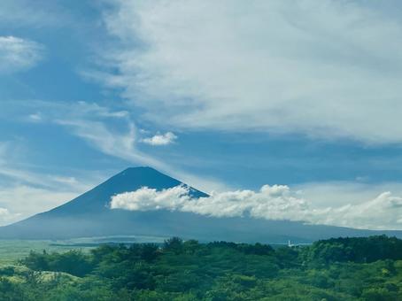 夏の富士山と雲 夏の富士山と雲 富士山,雲,山の写真素材