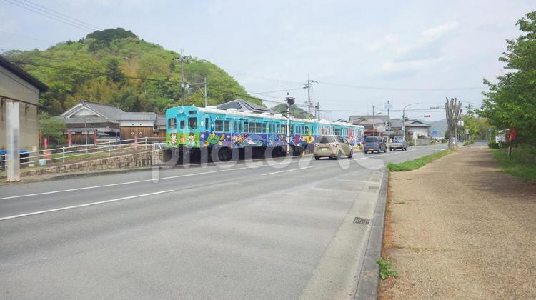 電車が展示されている道路 電車,展示,道路の写真素材