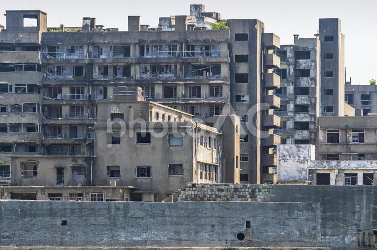 長崎の世界遺産軍艦島の廃墟群 長崎,世界遺産,軍艦島の写真素材