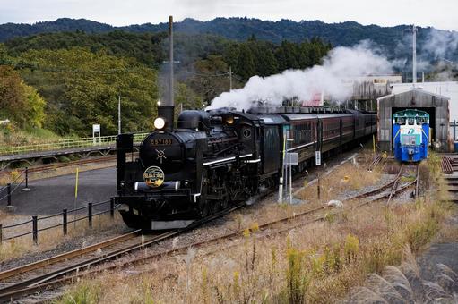 駅に停車中のSLばんえつ物語 駅に停車中のSLばんえつ物語の写真