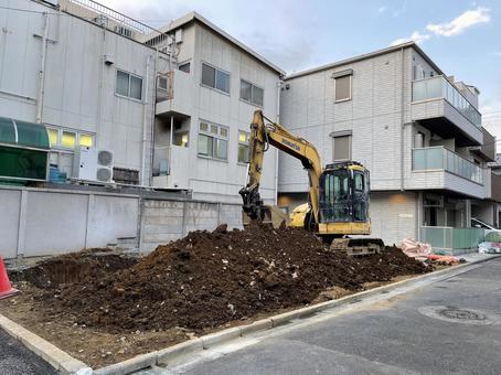 建設現場2023:ショベルカーと盛り土 建設現場2023:ショベルカーと盛り土 建設,建築,工事の写真素材