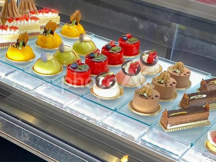 ケーキのショーケース ケーキ,ショーケース,ケーキ屋の写真素材