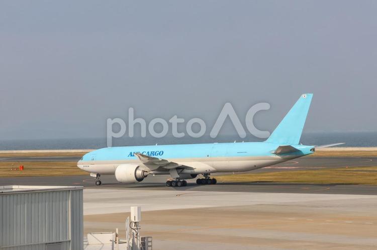 北九州空港の午後、光と影のコントラスト 飛行機,航空機,旅客機の写真素材