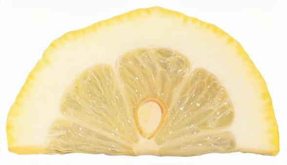 半月切りのレモンの写真