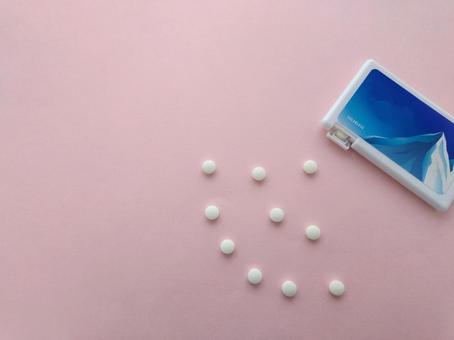 飛び出すミント味のタブレット タブレット,ミント味,食べ物の写真素材