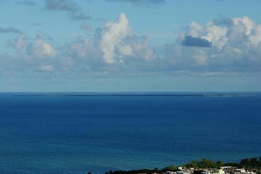 津堅島　沖縄 風景,海景,空の写真素材