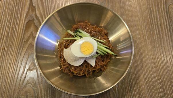 ビビン冷麺④ ビビン冷麺④ ビビン冷麺,ピビン冷麺,食べ物の写真素材